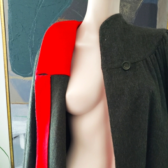 Vintage | Tailored Wool-blend Cape with High Collar - Picture 9 of 16